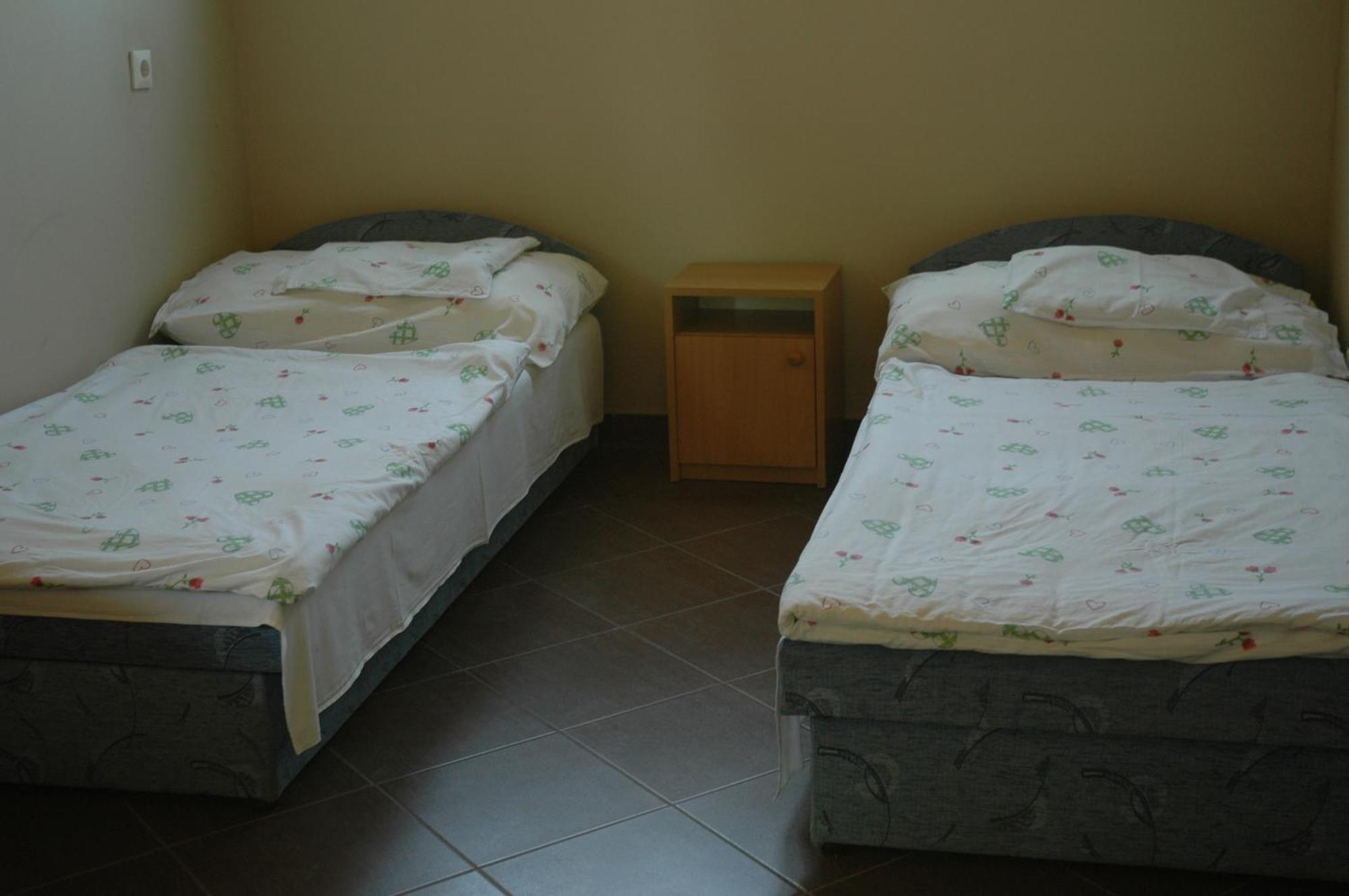 Szegedi Partfuerdo Kemping Es Apartman Exterior photo