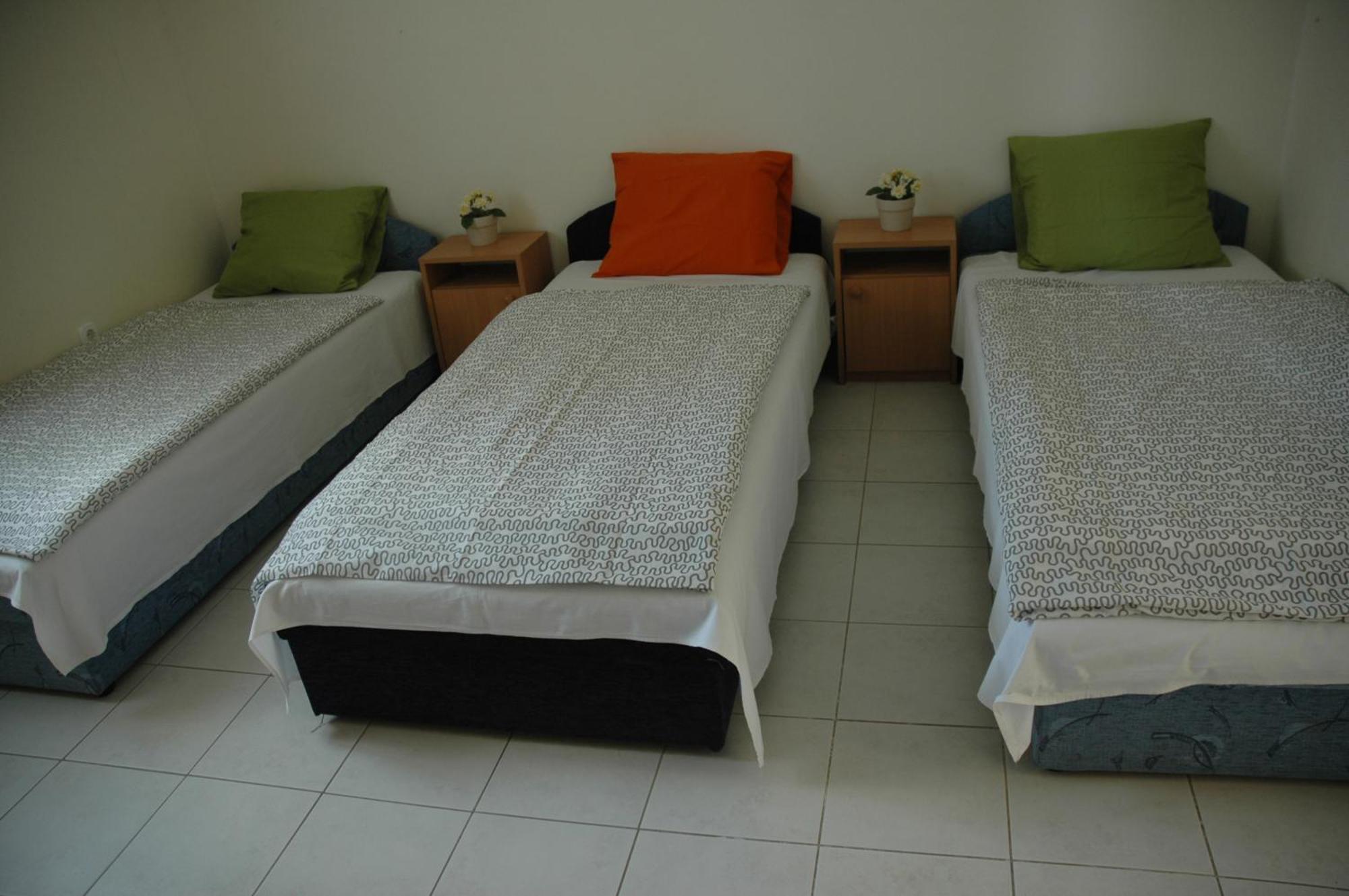 Szegedi Partfuerdo Kemping Es Apartman Exterior photo